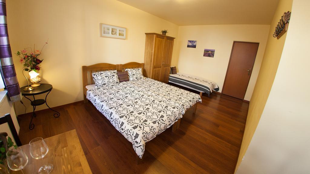 Penzion Zatisi Mikulov Habitación foto