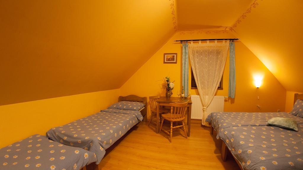 Penzion Zatisi Mikulov Habitación foto