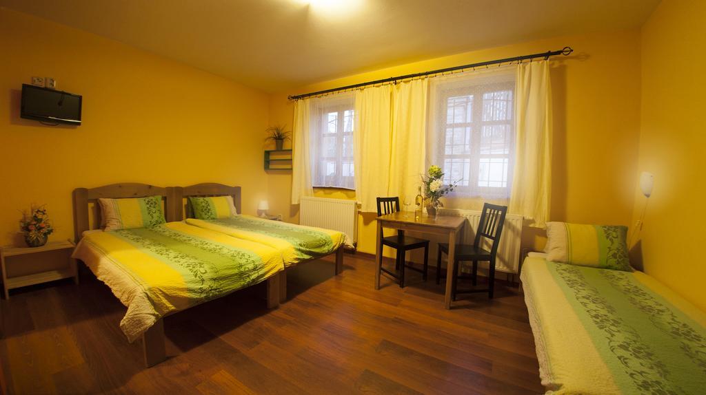 Penzion Zatisi Mikulov Habitación foto